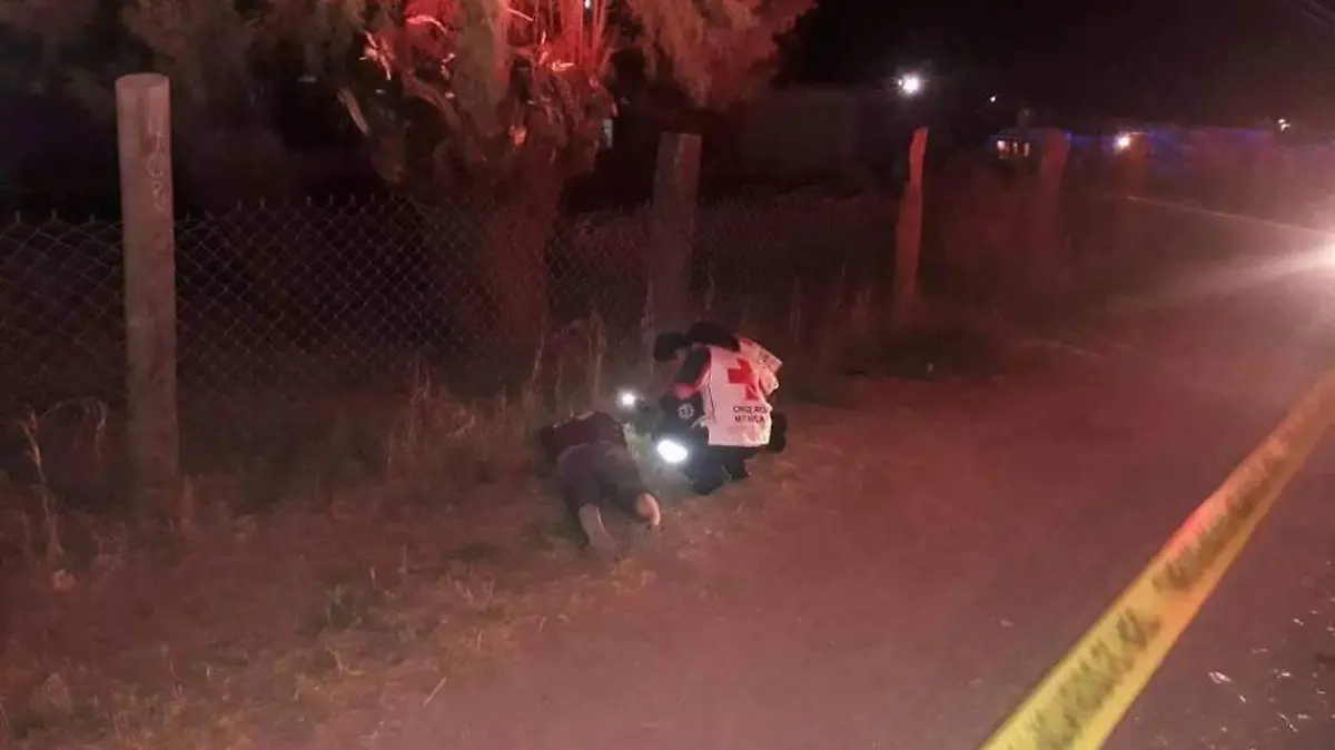 06 Joven motociclista encuentra la muerte en poste de madera